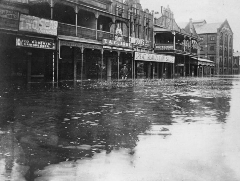 Flooded street in Toowoomba, 1906