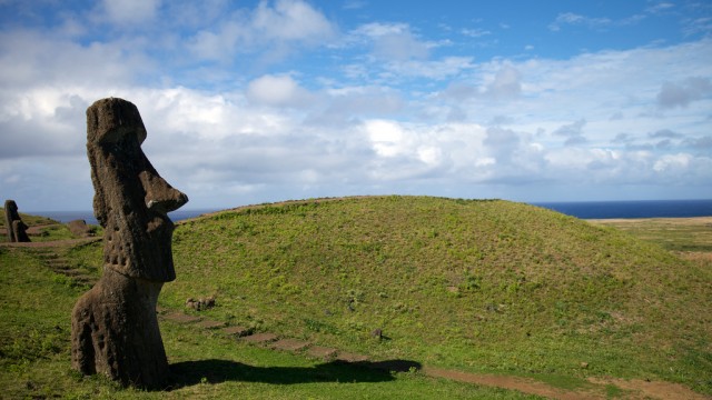 Collapse of the Easter Island ecocide theory: to what extent does opinion influence research?